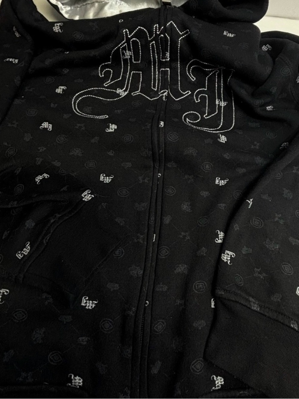 Vintage Mecca Jeans Co. Y2K
Black All-Over Print Zip-Up
Hoodie - Youth 18/20 - Picture 5 of 5